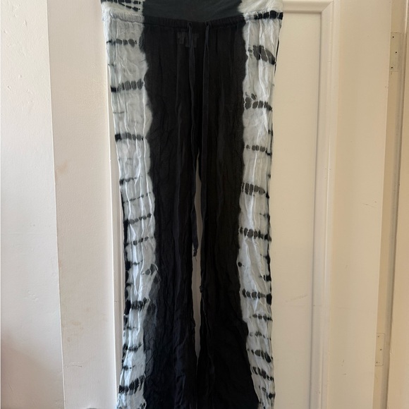 Solitaire Pants - Solitaire Black Top with Textured Label